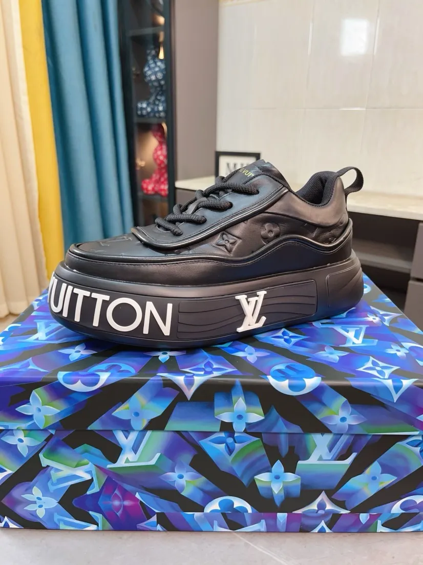 Men's men's shoes 💰560🌸🌸 LV style is novel and fashionable, the upper is made of imported cowhide + LV special materials! Super trendy design! It’s eye-catching! The leather is soft, delicate, shiny and translucent, showing the ultimate in pure handcraftsmanship, and the mesh is soft, comfortable and breathable! Size: 39-44 (38 45 customized)